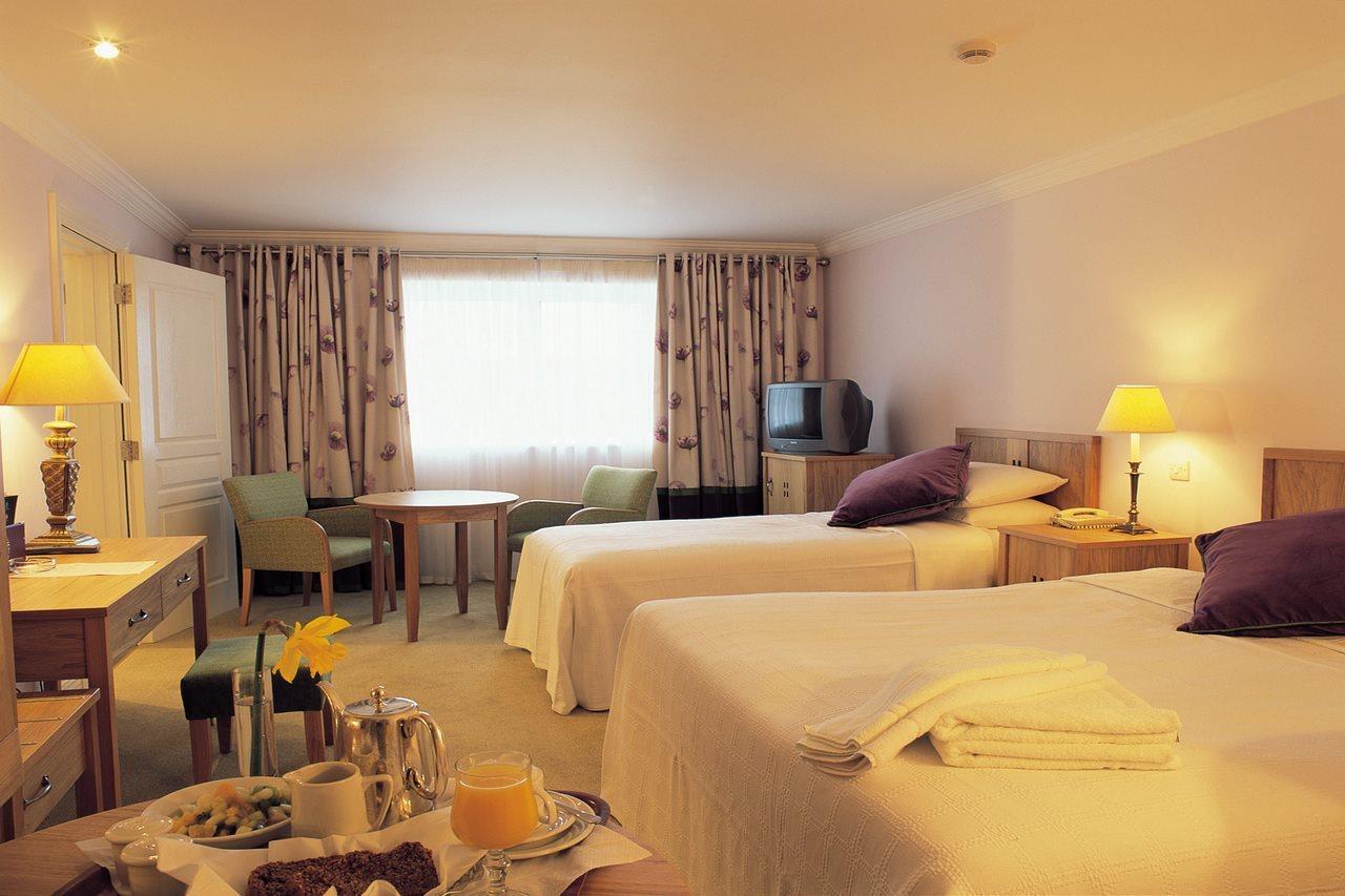Castle Hotel Macroom Esterno foto