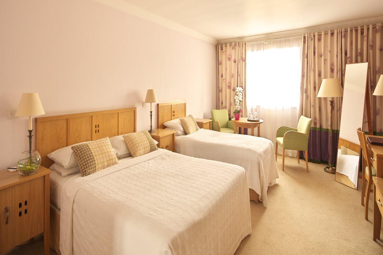Castle Hotel Macroom Esterno foto