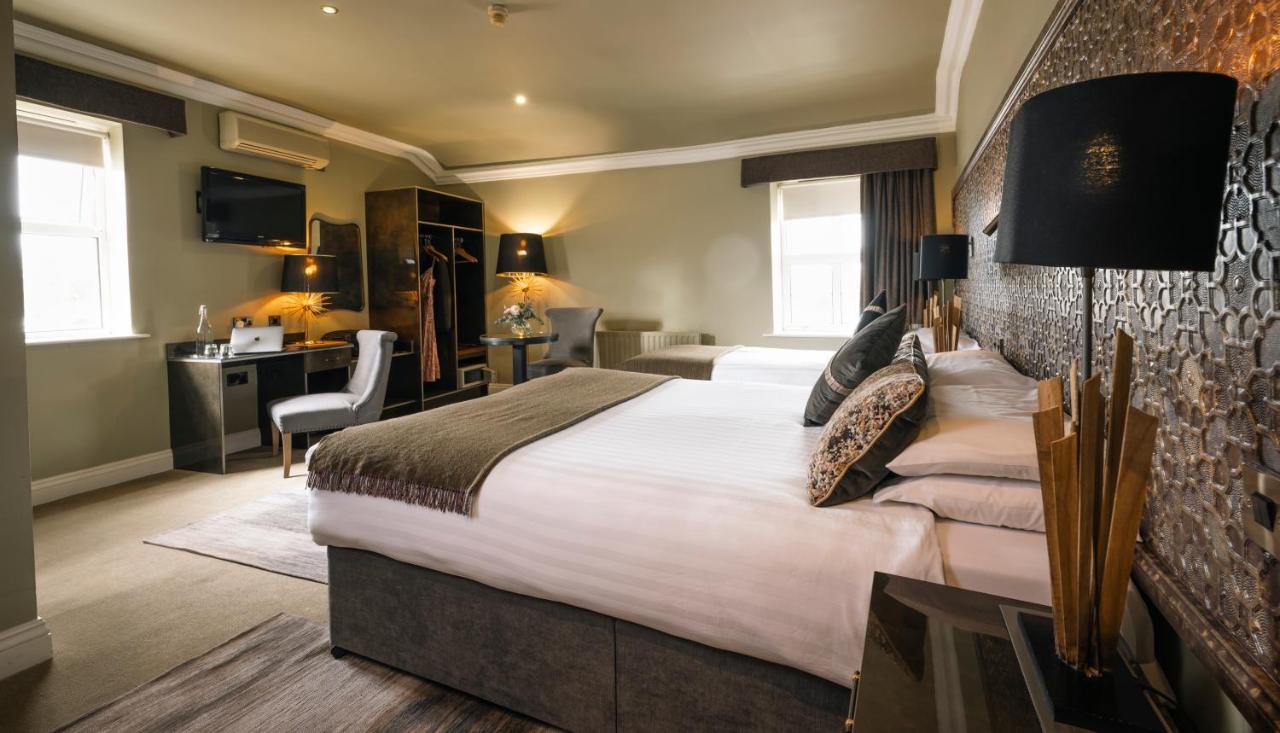 Castle Hotel Macroom Esterno foto