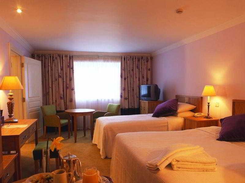 Castle Hotel Macroom Esterno foto