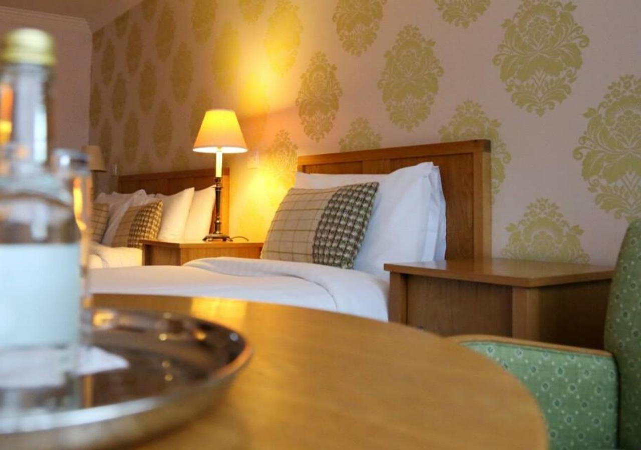 Castle Hotel Macroom Esterno foto